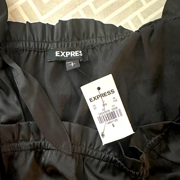 Express Ruffle Cropped Cami Black - size Small NWT - Picture 4 of 5